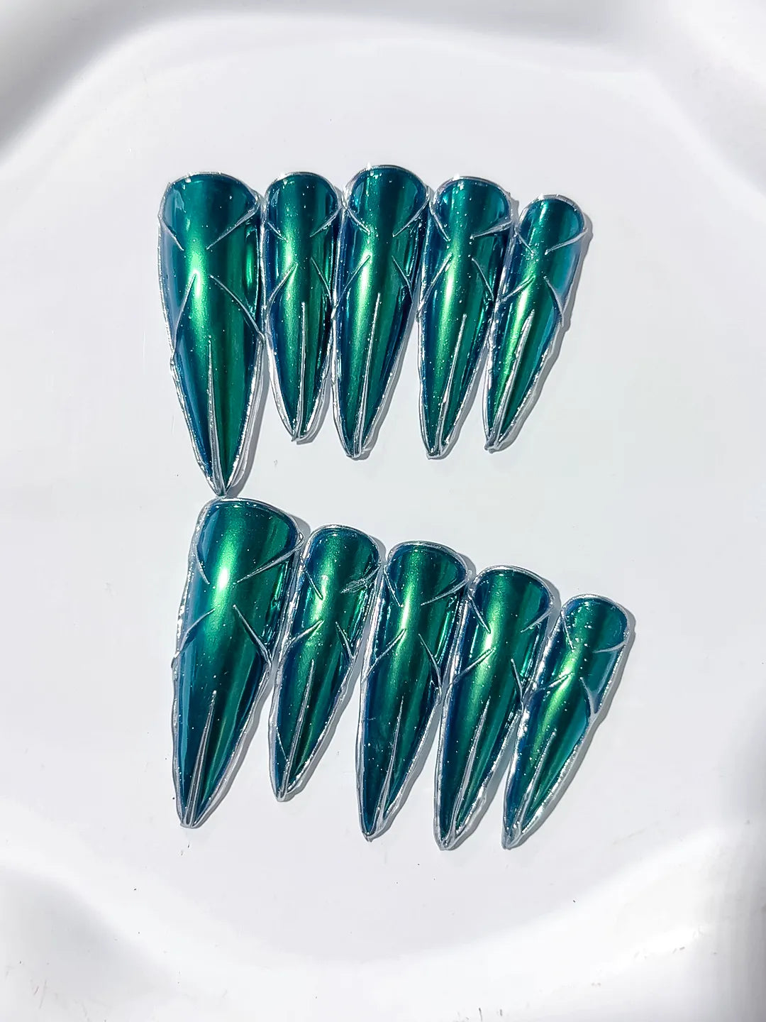 L055 - Long Green Black Stiletto Metallic