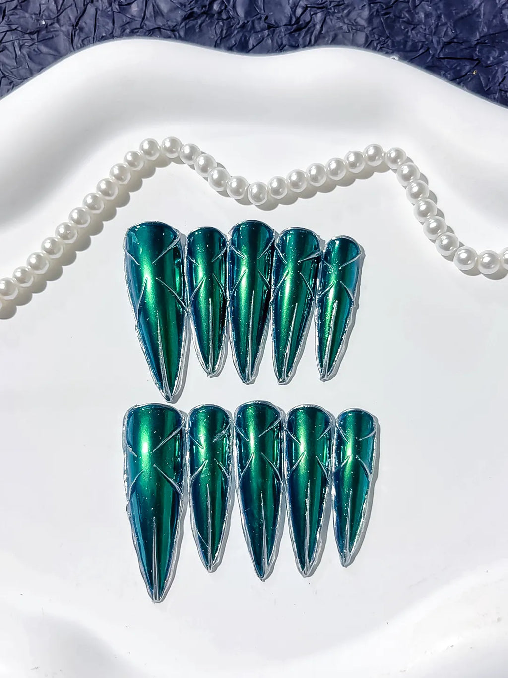 L055 - Long Green Black Stiletto Metallic