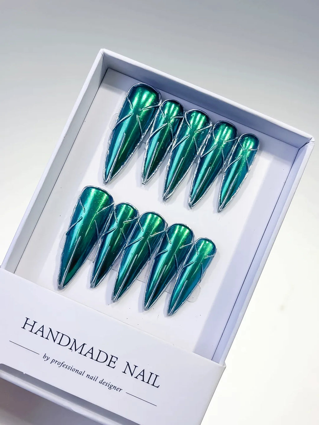 L055 - Long Green Black Stiletto Metallic