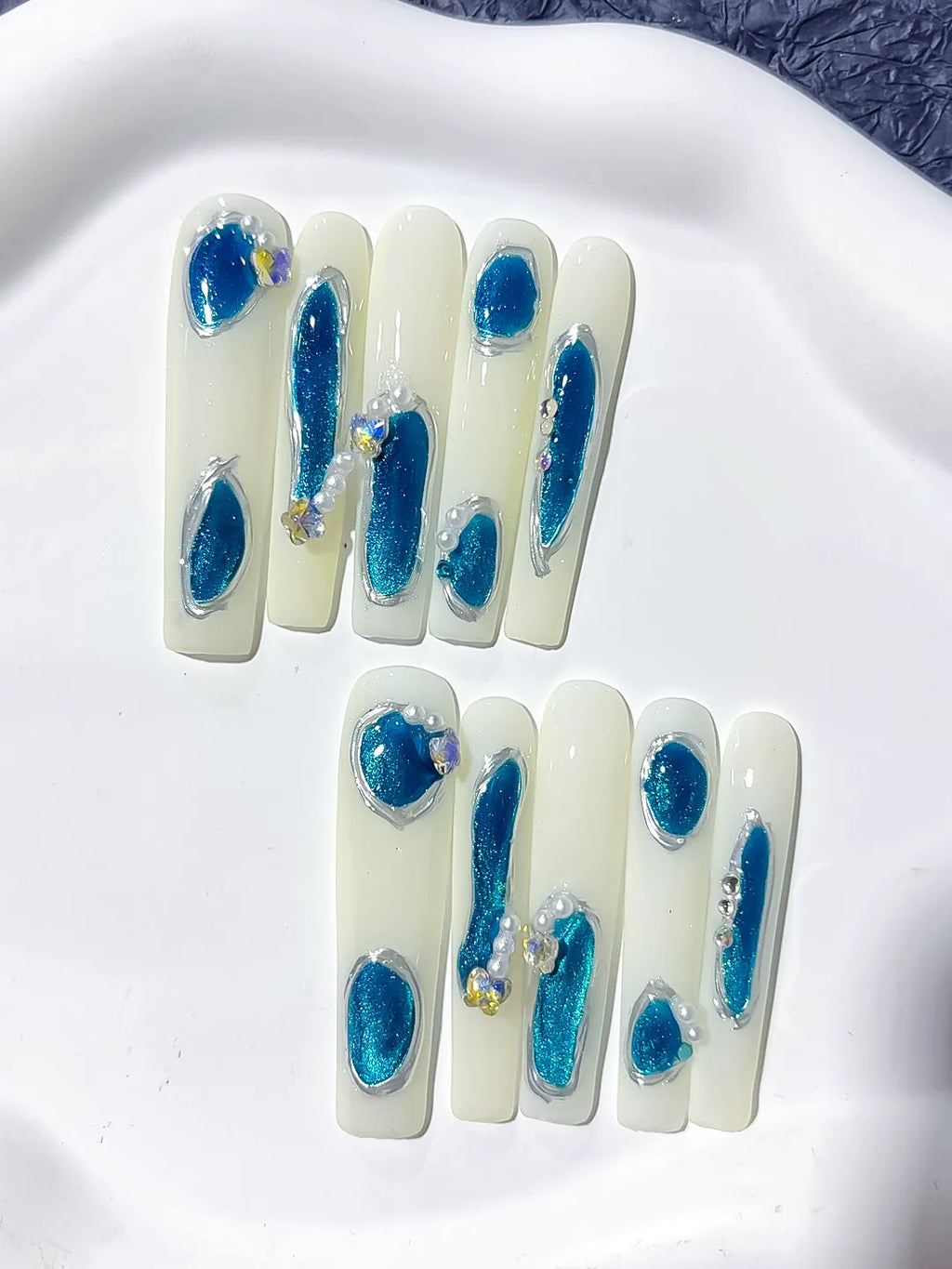 L095 - Long White Blue Square Solid color Heart Pearl