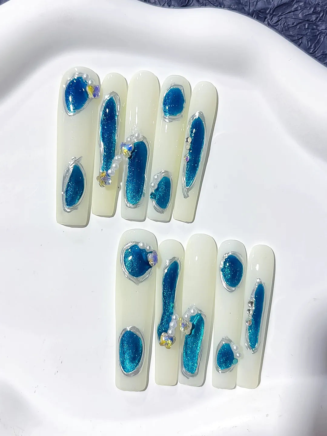 L095 - Long White Blue Square Solid color Heart Pearl