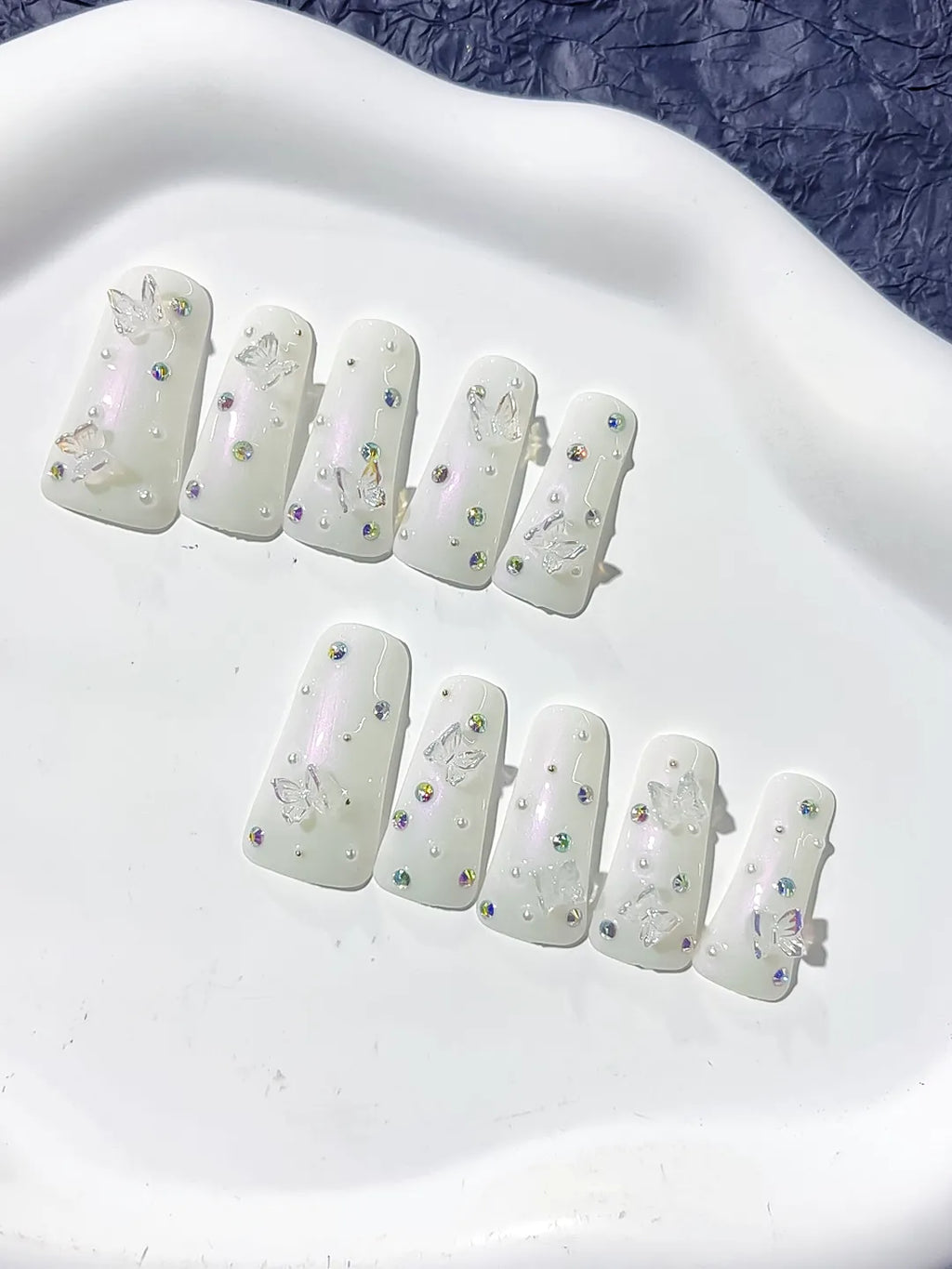 L097 - Long White Silver Duck Solid color Butterfly Pearl