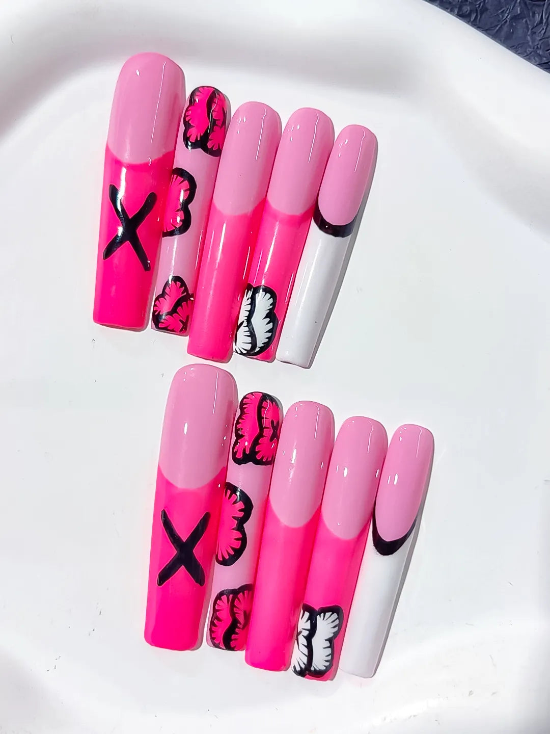 L100 - Long Pink White Square Abstract Lip Print
