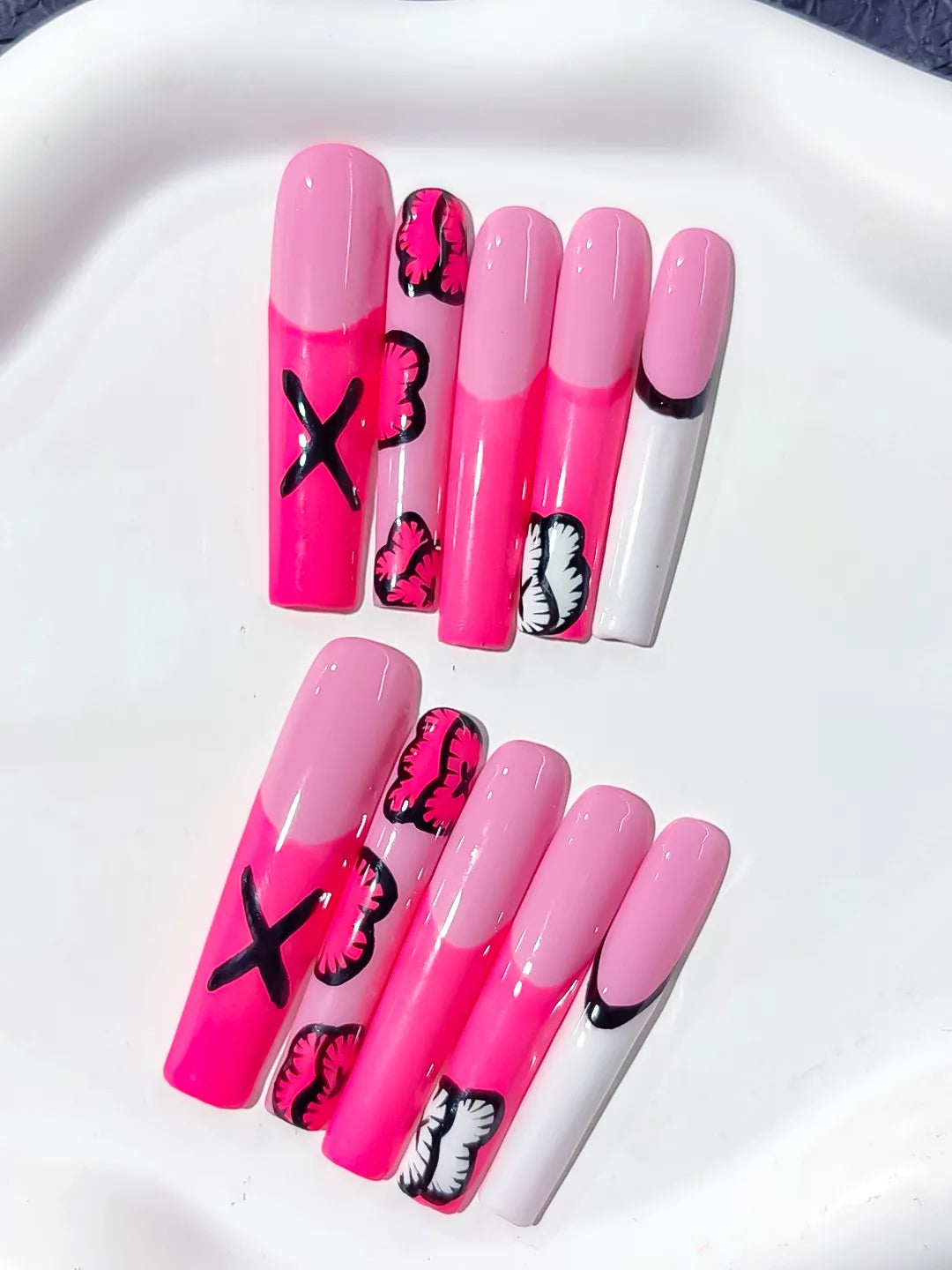 L100 - Long Pink White Square Abstract Lip Print