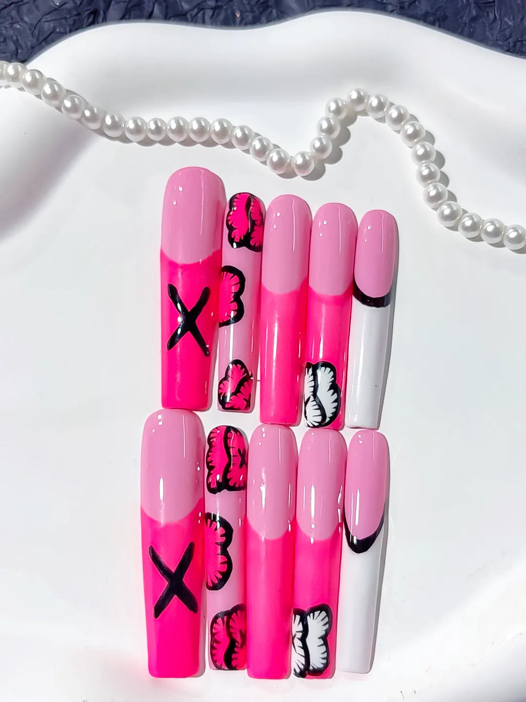 L100 - Long Pink White Square Abstract Lip Print