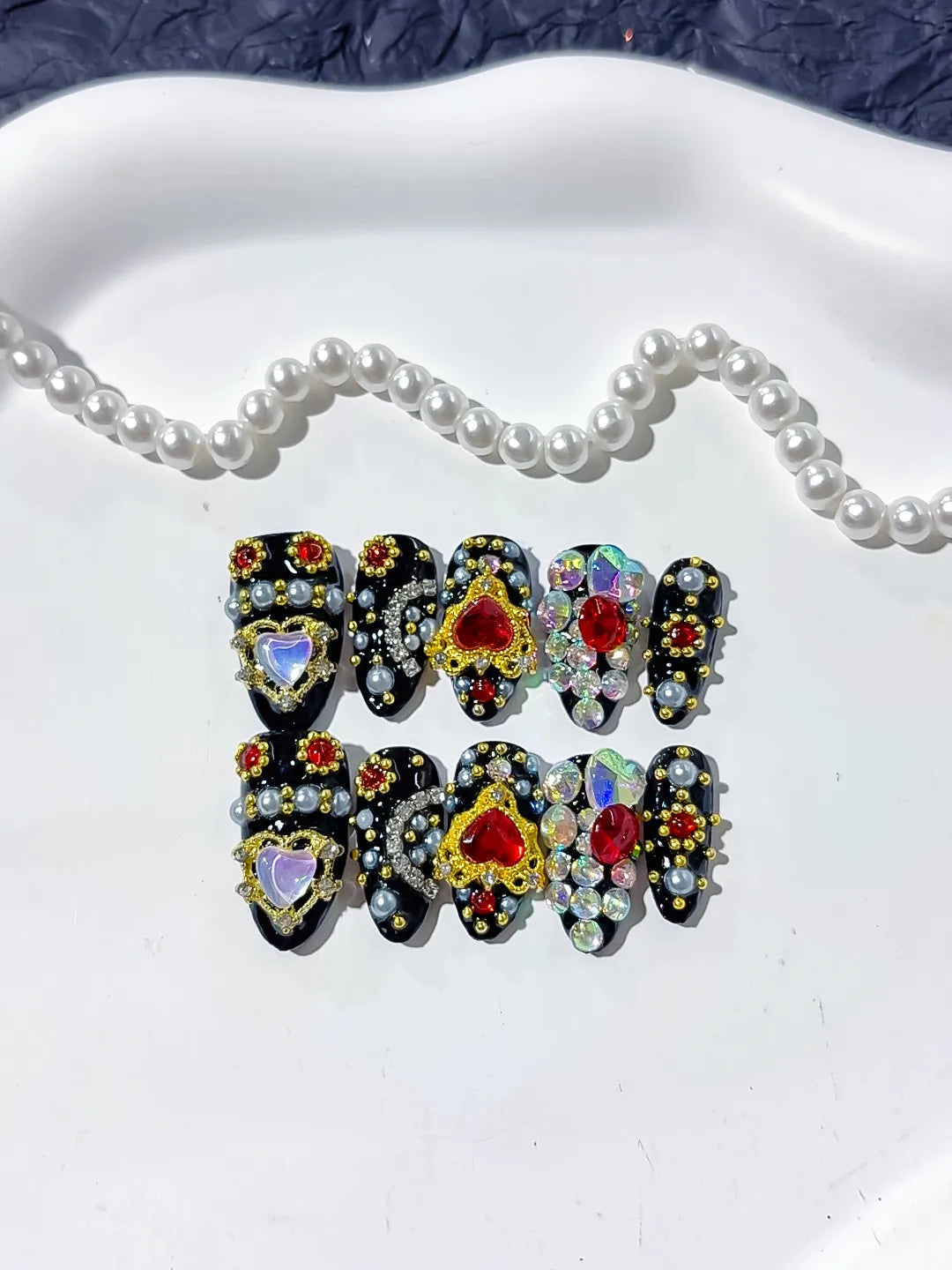 L161 - Medium Black Gold Almond Glitter Heart Pearl