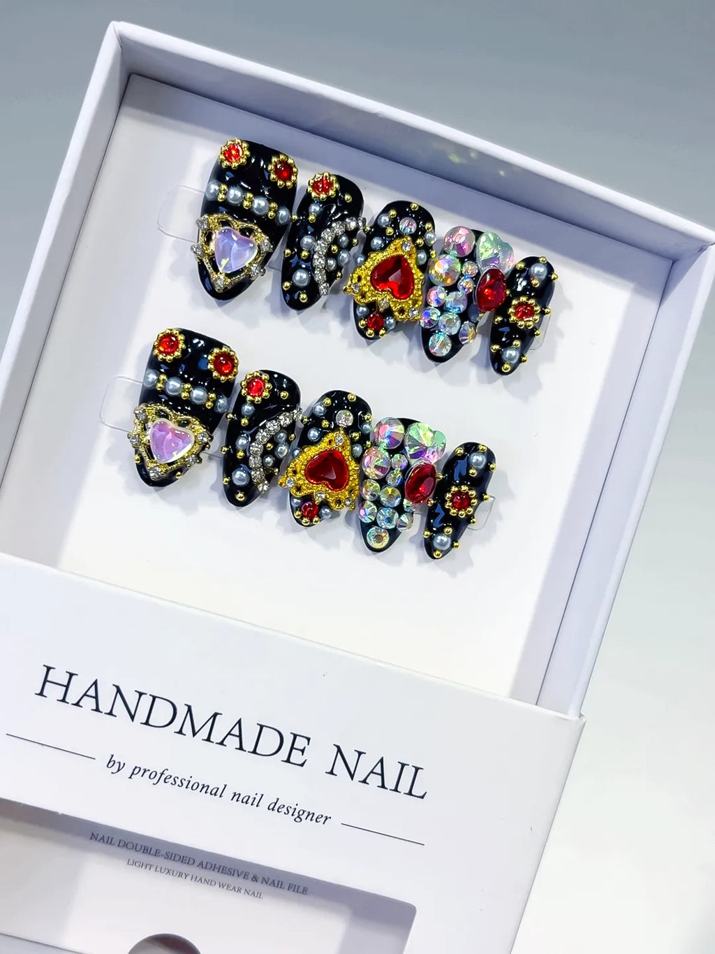 L161 - Medium Black Gold Almond Glitter Heart Pearl