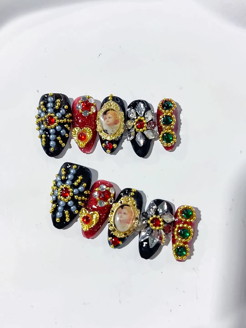L162 - Medium Black Gold Almond Glitter Portrait Pearl