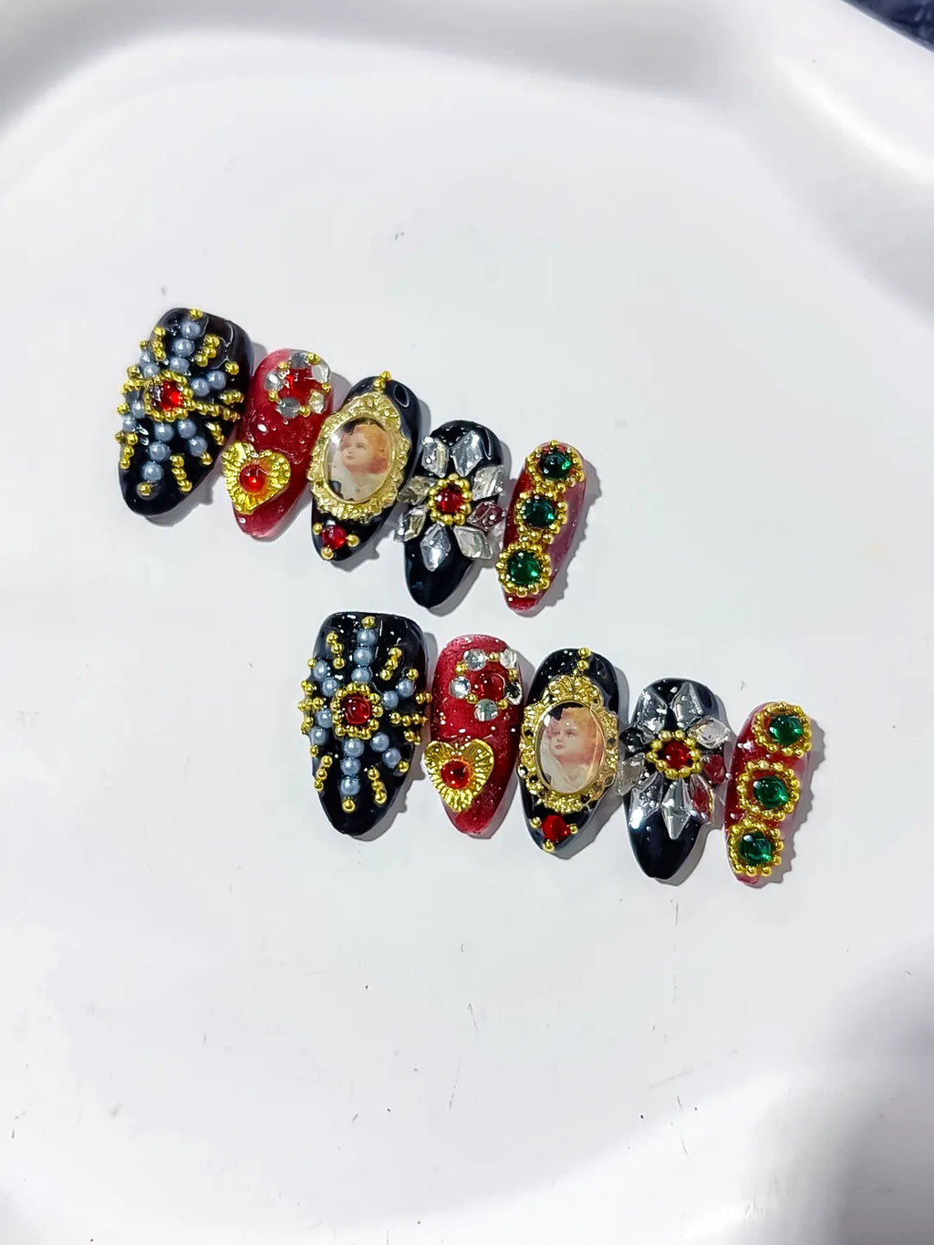 L162 - Medium Black Gold Almond Glitter Portrait Pearl