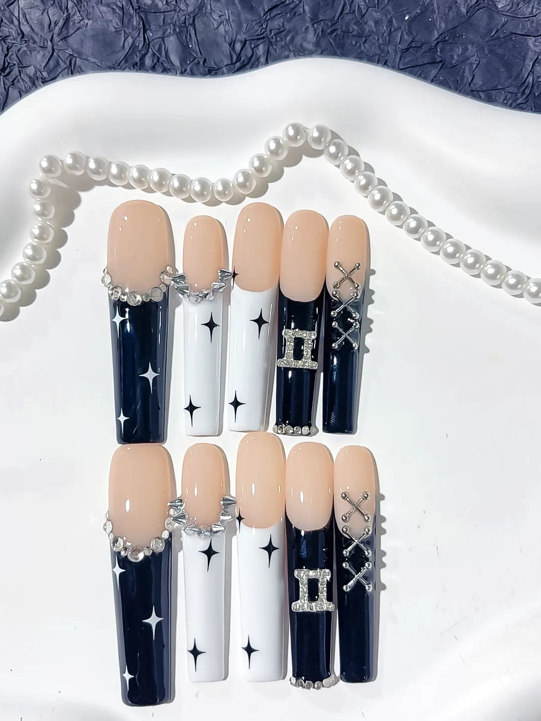 L185 - Long Nude Black Square French tip Star Chain
