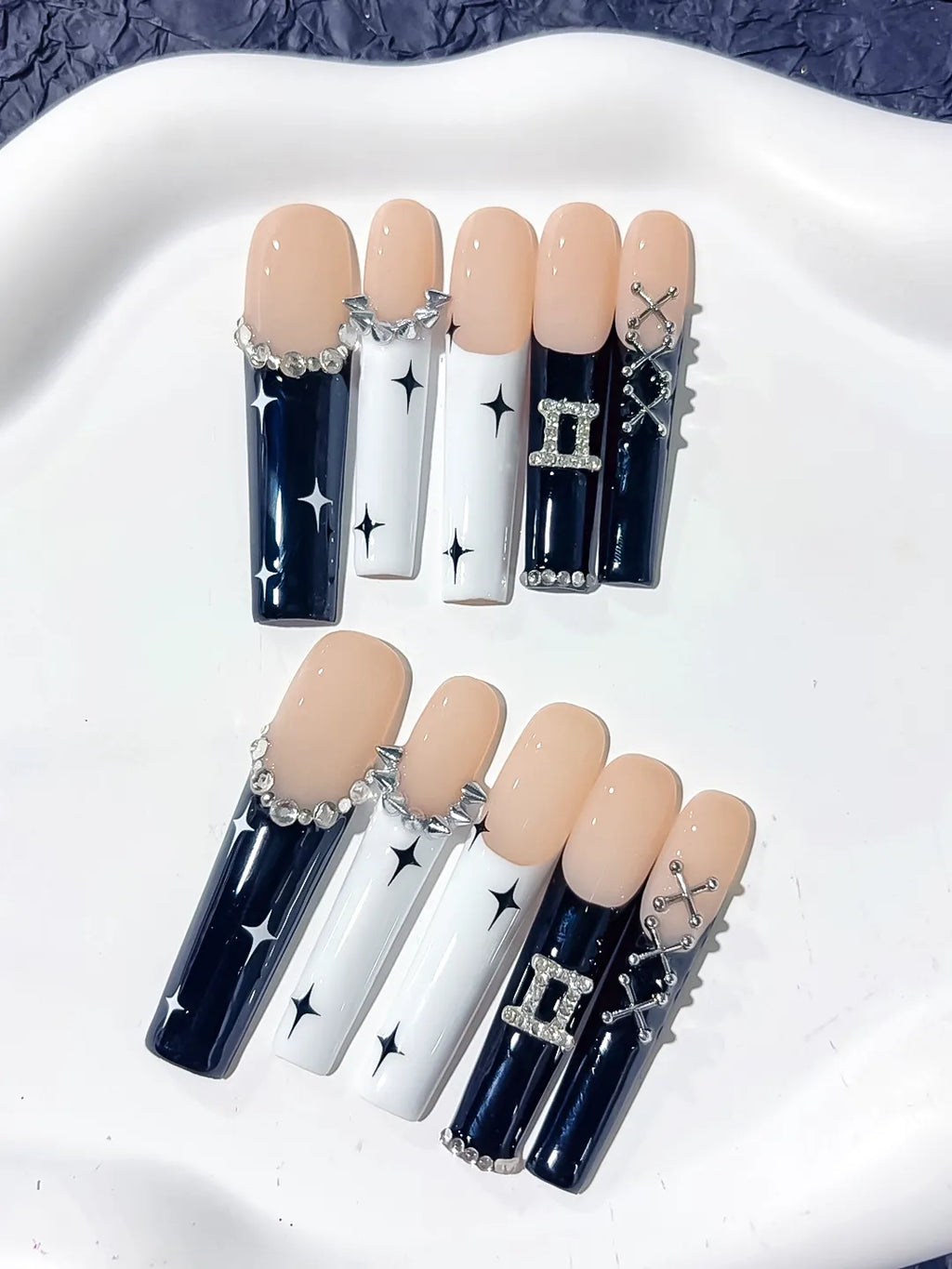 L185 - Long Nude Black Square French tip Star Chain