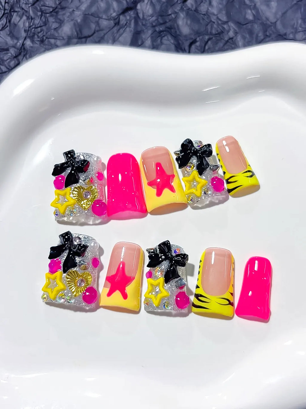 L191 - Short Nude Pink Duck Abstract Bow Star