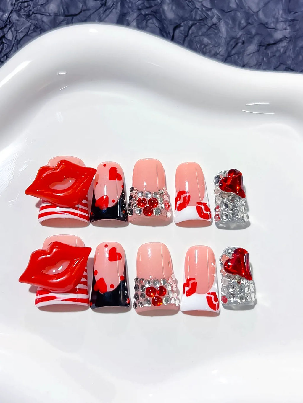 L193 - Short Nude Red Duck Abstract Lip Heart