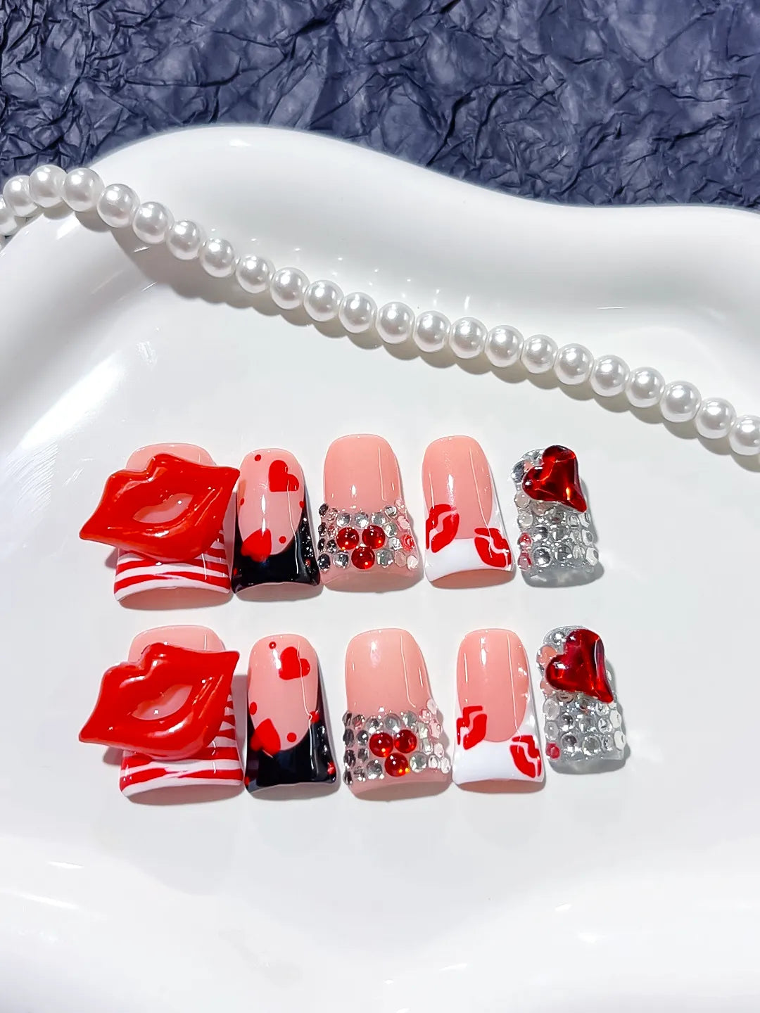 L193 - Short Nude Red Duck Abstract Lip Heart