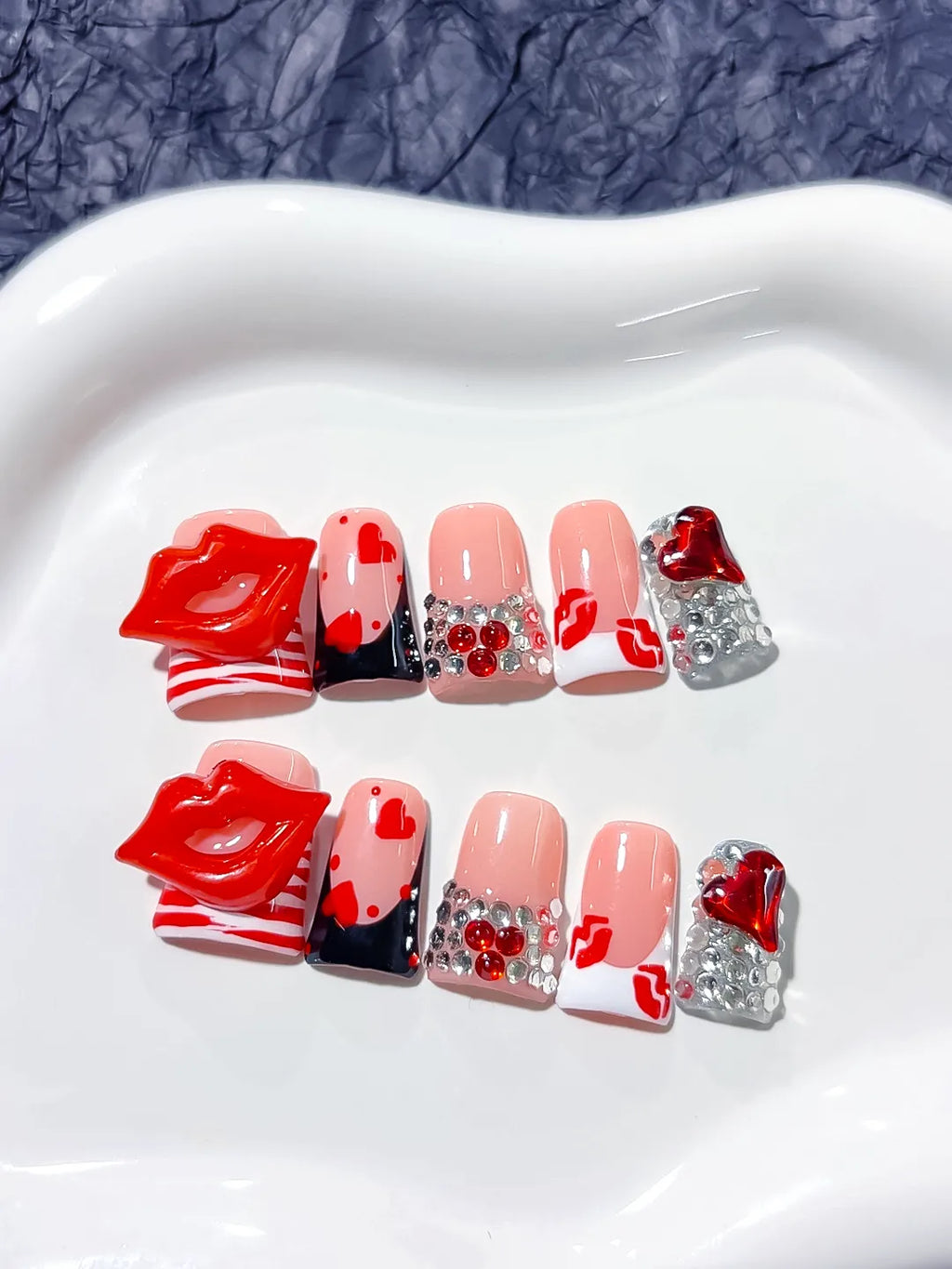 L193 - Short Nude Red Duck Abstract Lip Heart