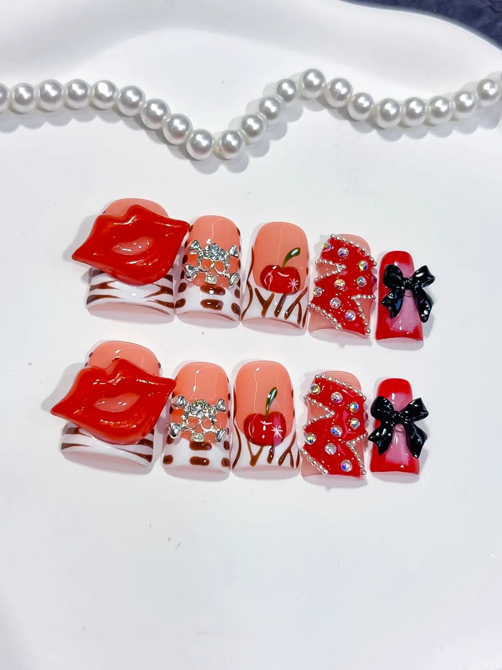L194 - Short Nude Red Duck Abstract Lip Apple