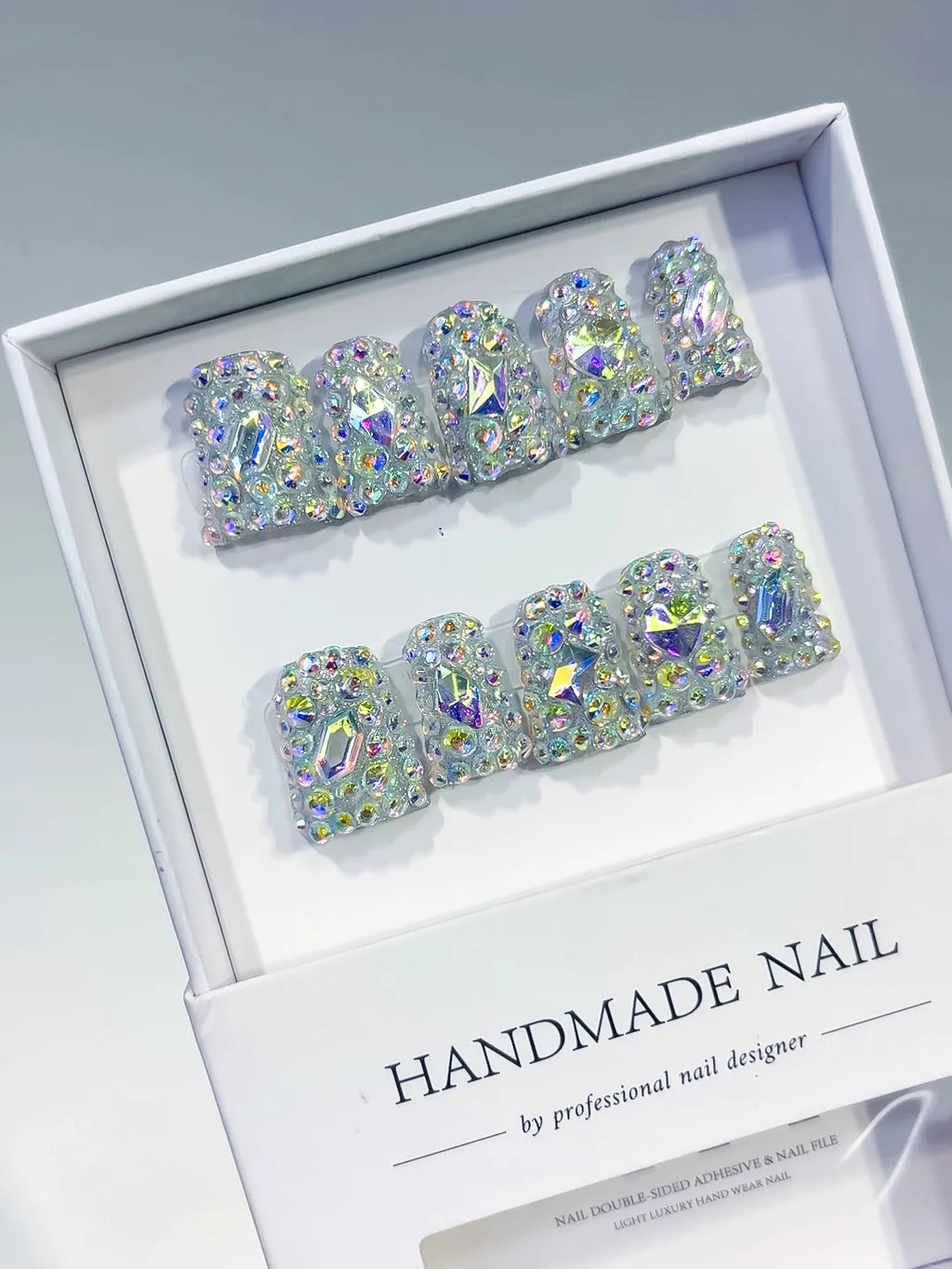 L197 - Short Silver White Duck Glitter