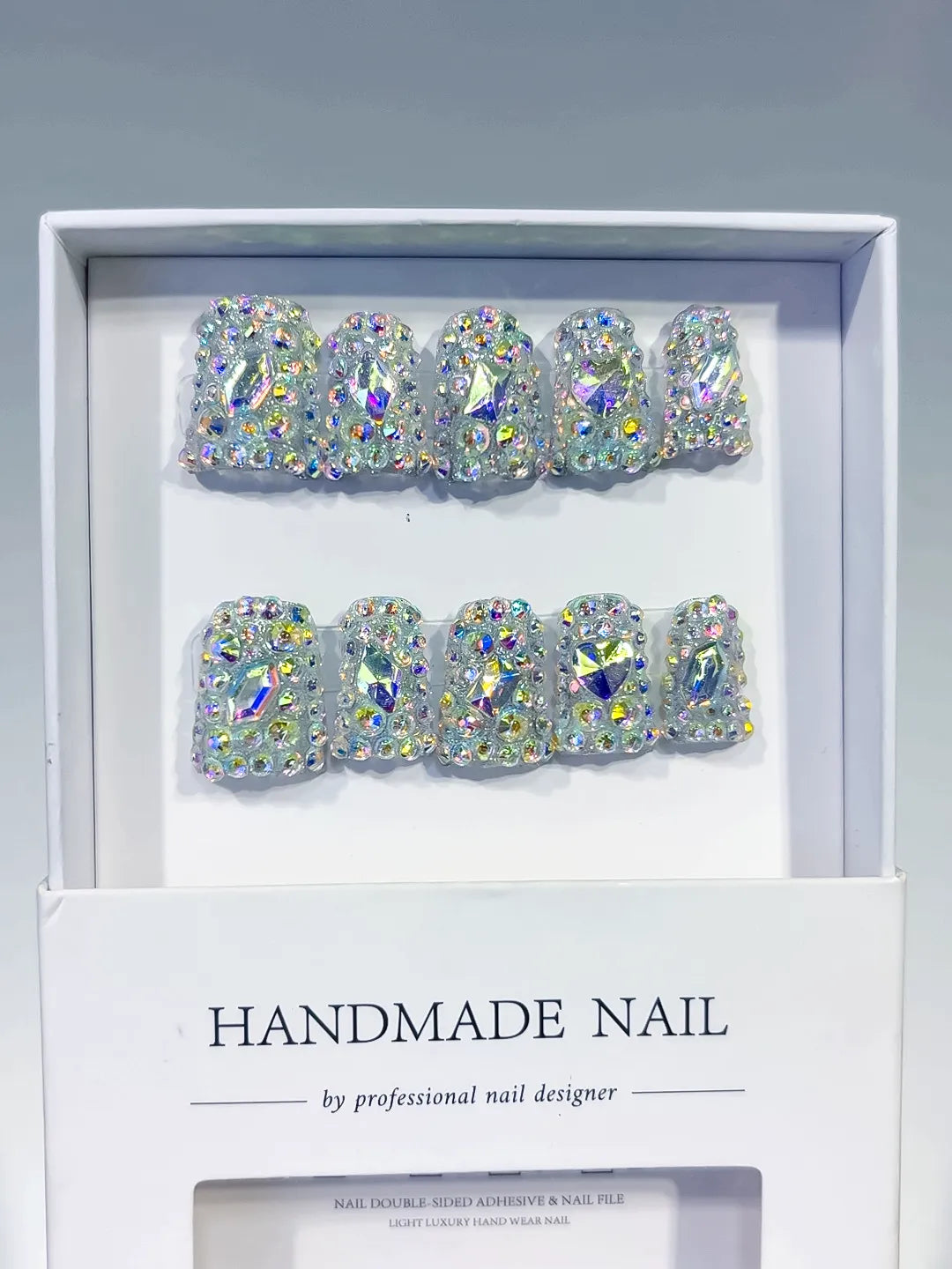 L197 - Short Silver White Duck Glitter
