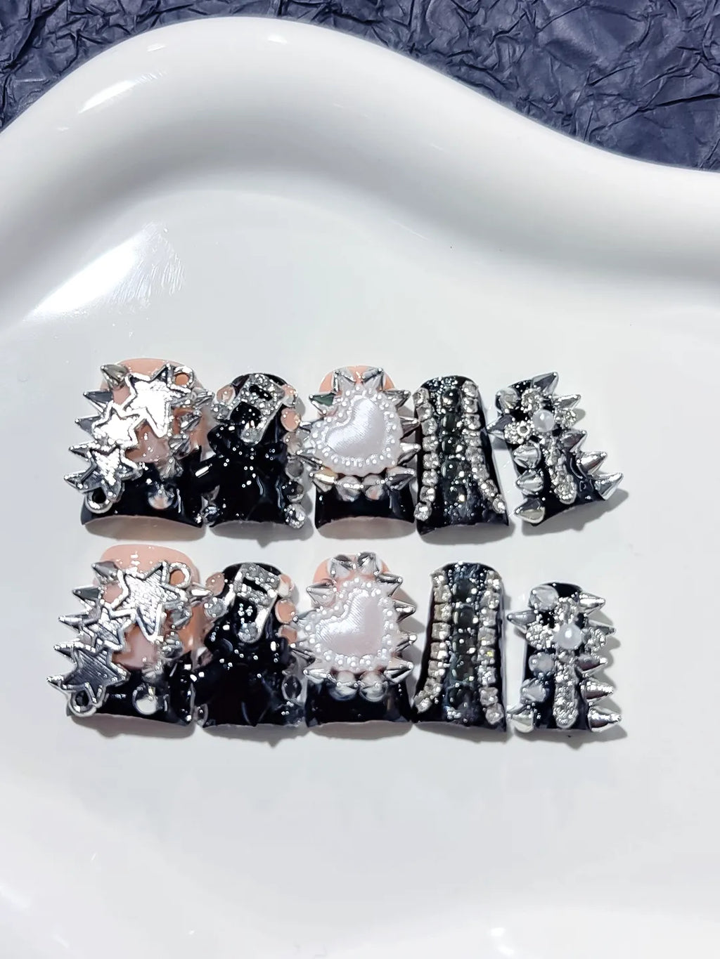 L221 - Short Black Silver Duck Glitter Star Pearl