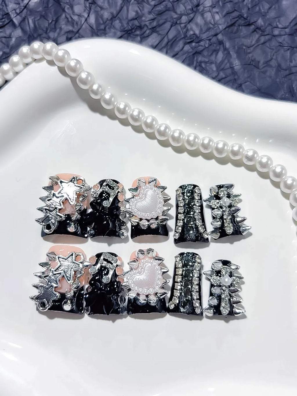 L221 - Short Black Silver Duck Glitter Star Pearl