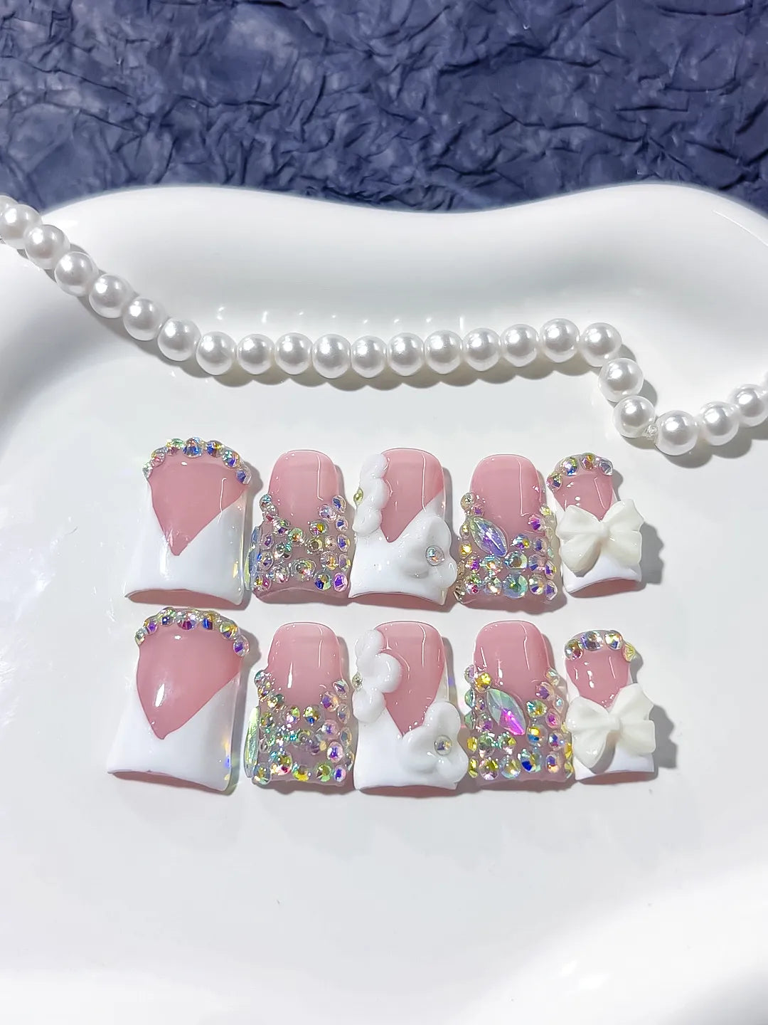 L226 - Short Nude Pink Duck Glitter Heart 3D