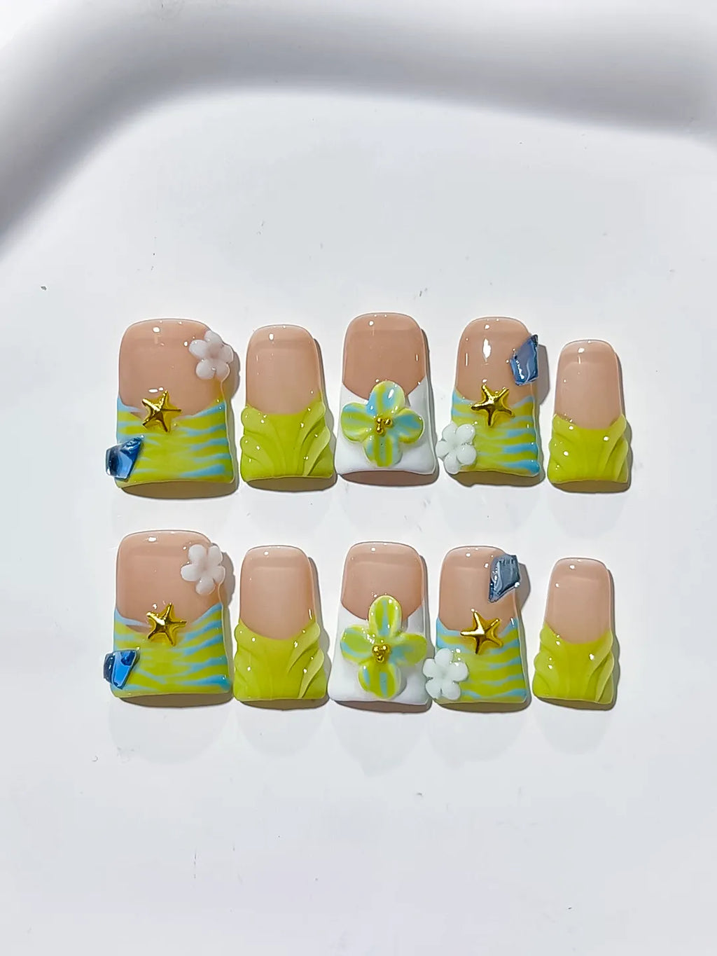 L233 - Short Nude Green Duck Abstract Flower Star