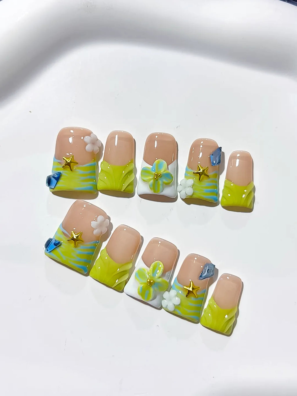 L233 - Short Nude Green Duck Abstract Flower Star