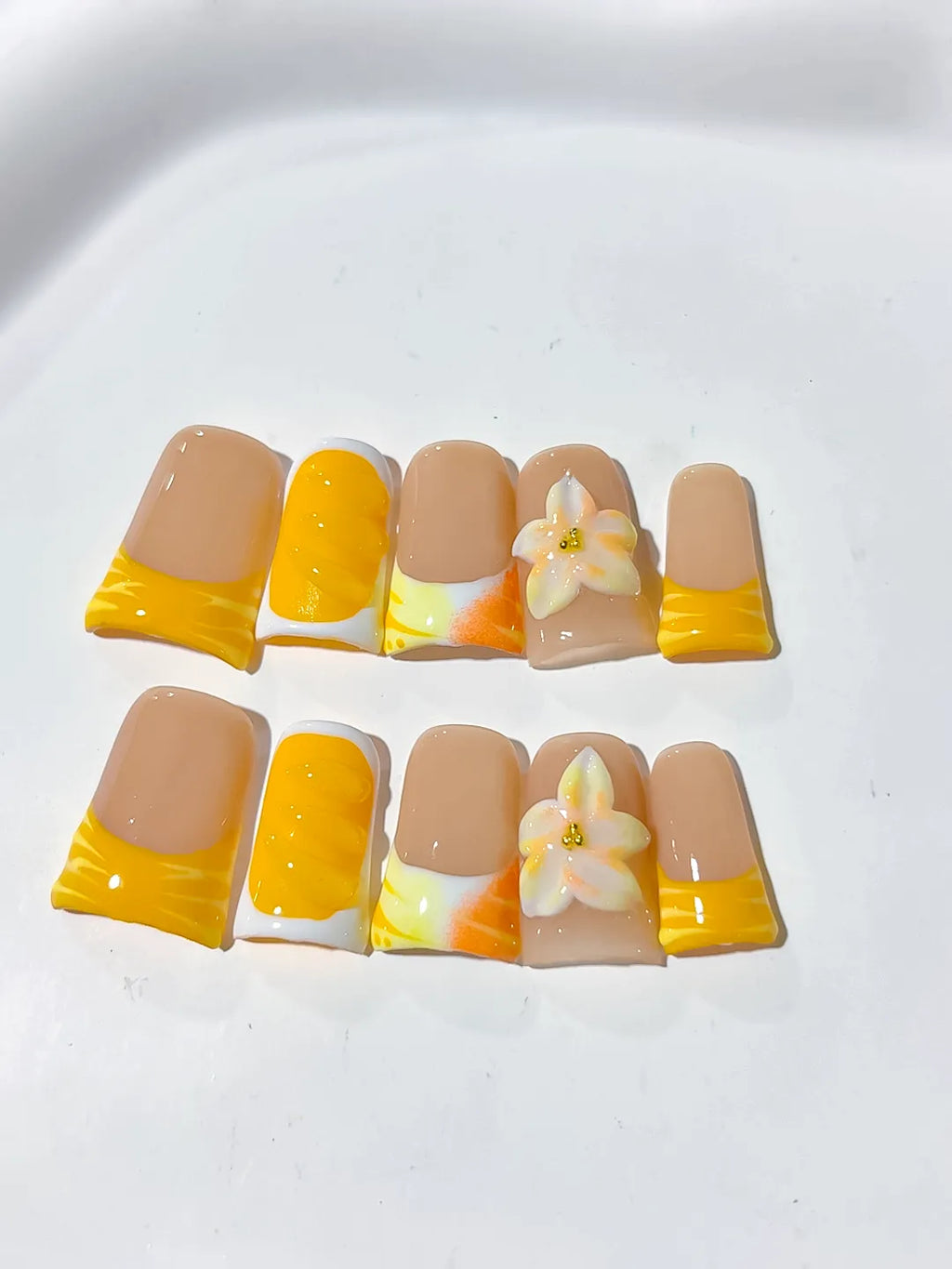 L251 - Short Nude Yellow Duck French tip Flower