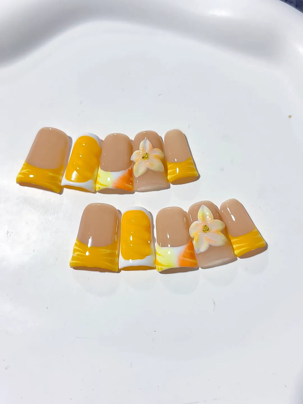 L251 - Short Nude Yellow Duck French tip Flower