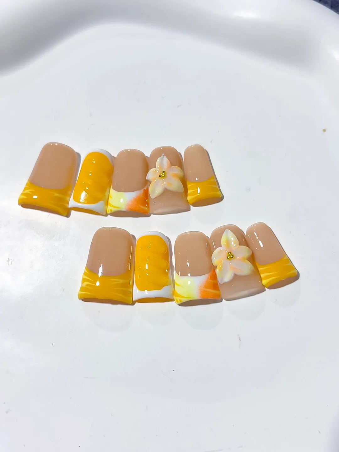 L251 - Short Nude Yellow Duck French tip Flower
