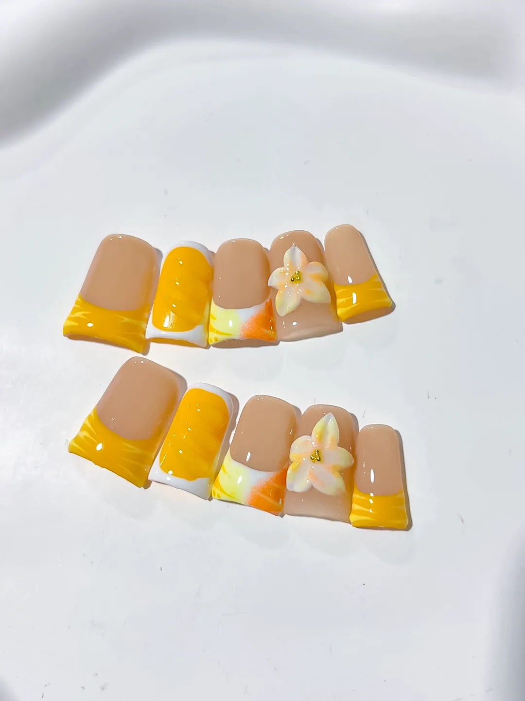 L251 - Short Nude Yellow Duck French tip Flower