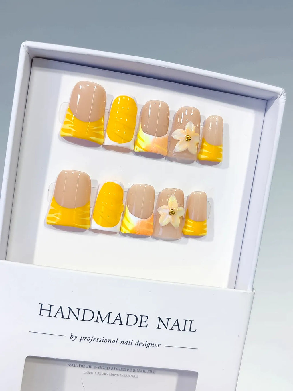 L251 - Short Nude Yellow Duck French tip Flower