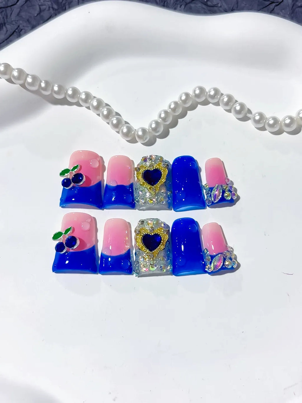 L257 - Short Pink Blue Duck Ombre Heart Rhinestone
