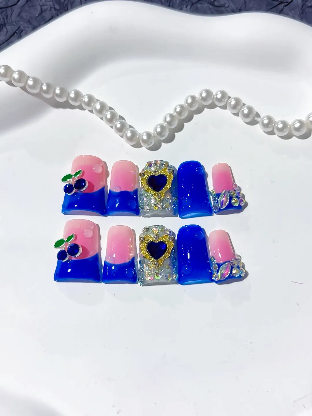L257 - Short Pink Blue Duck Ombre Heart Rhinestone