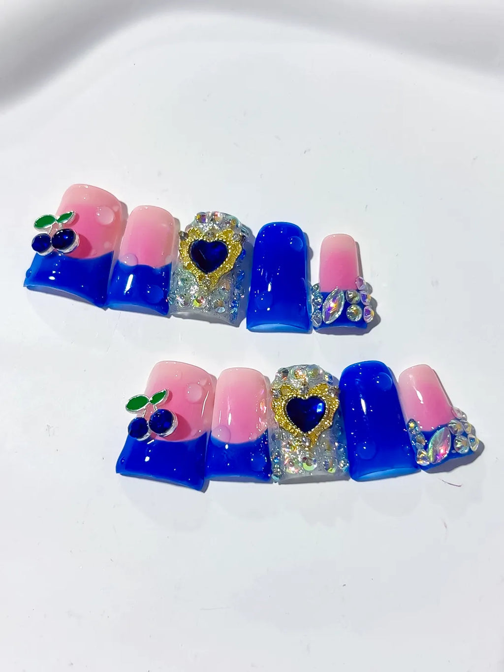 L257 - Short Pink Blue Duck Ombre Heart Rhinestone