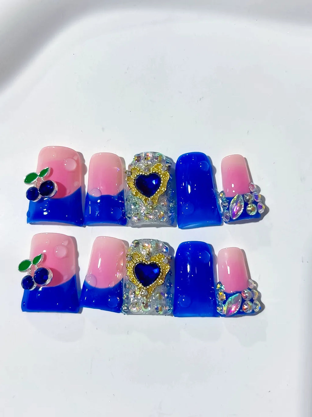 L257 - Short Pink Blue Duck Ombre Heart Rhinestone