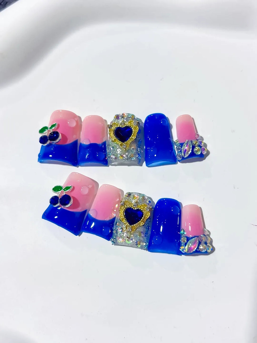 L257 - Short Pink Blue Duck Ombre Heart Rhinestone