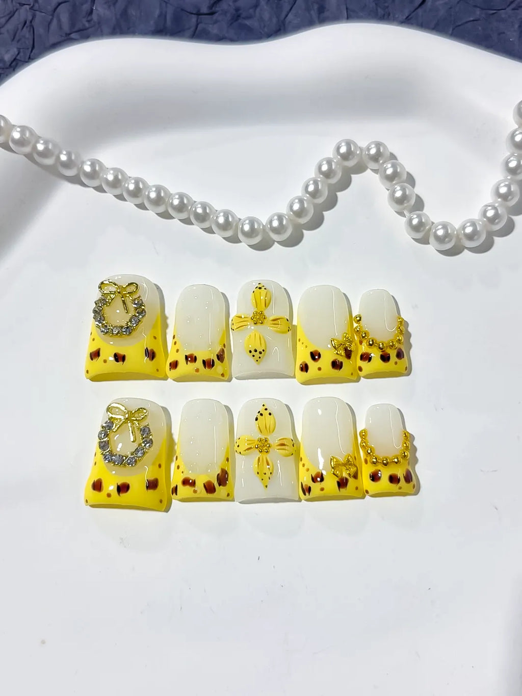 L265 - Short Yellow White Duck French tip Bow Heart