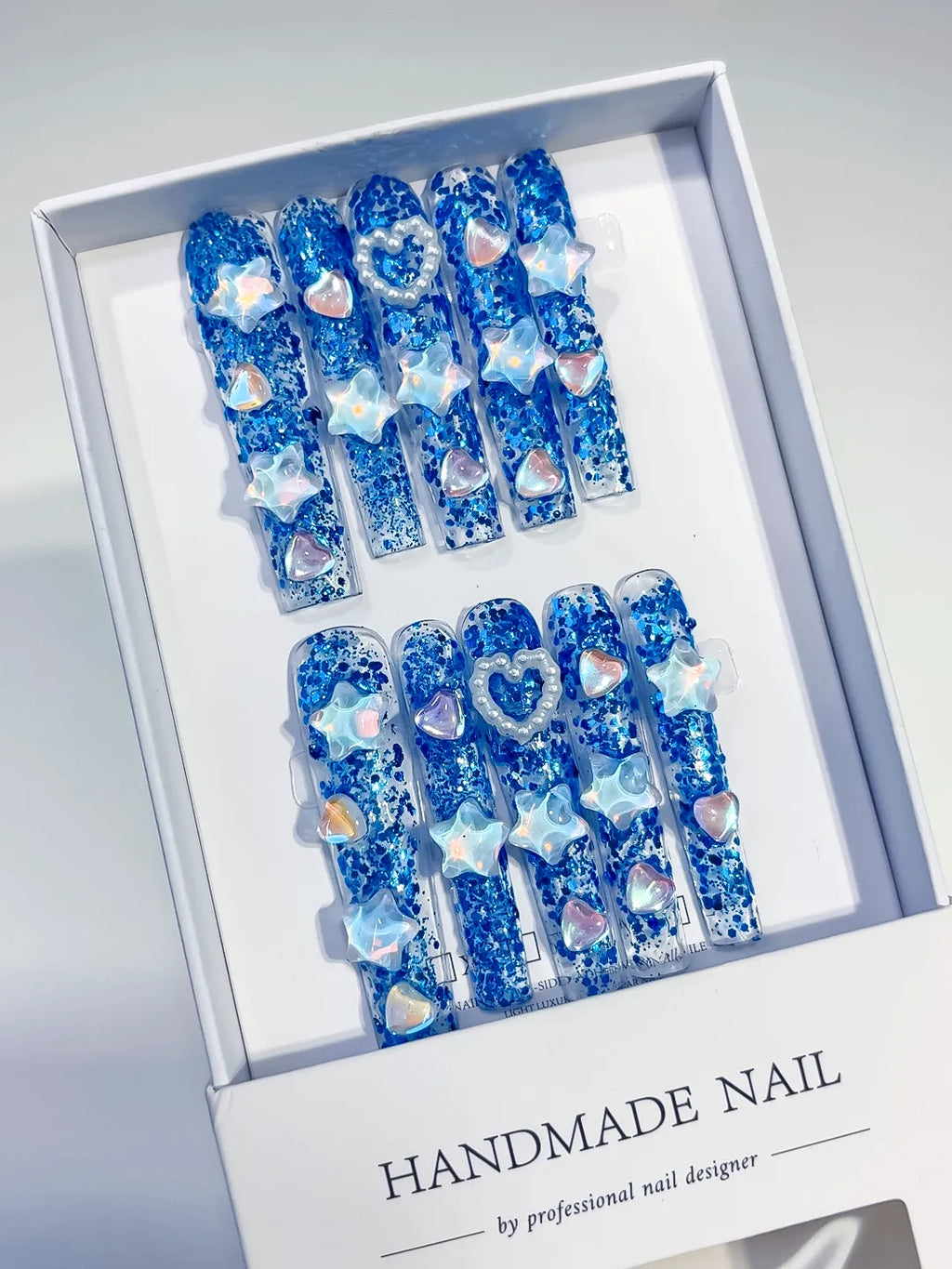 M038 - Long Blue White Square Abstract Flower 3D