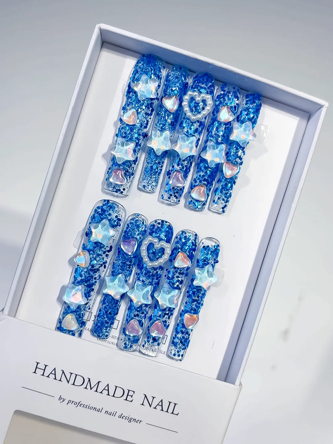 M038 - Long Blue White Square Abstract Flower 3D