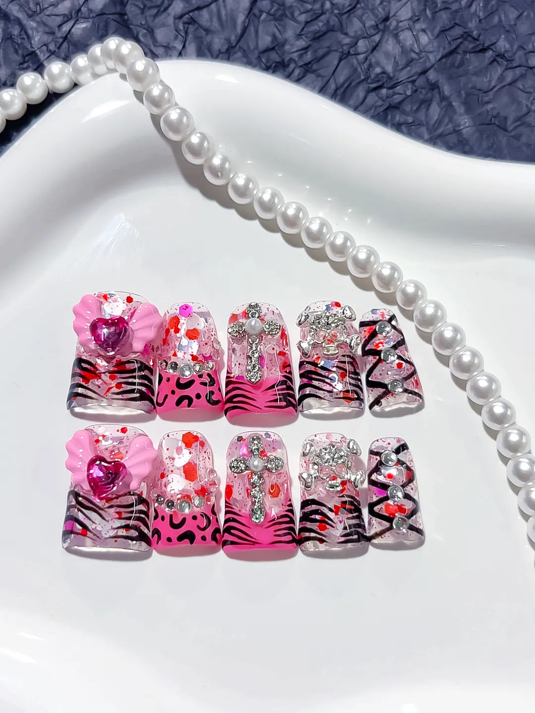 M111 - Short Pink White Duck Solid color Flower Rhinestone
