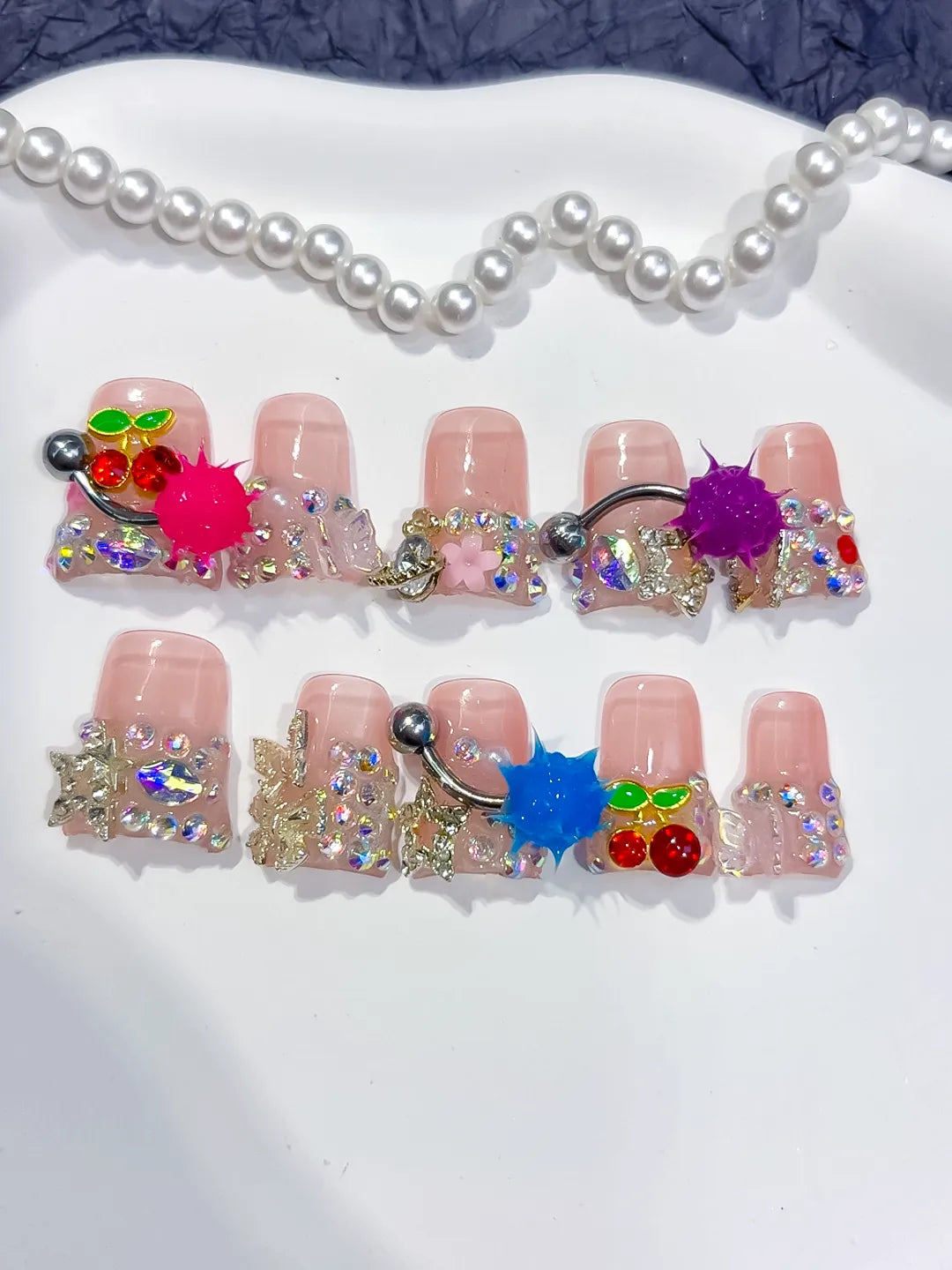 M112 - Short Nude White Duck Abstract Flower Bead
