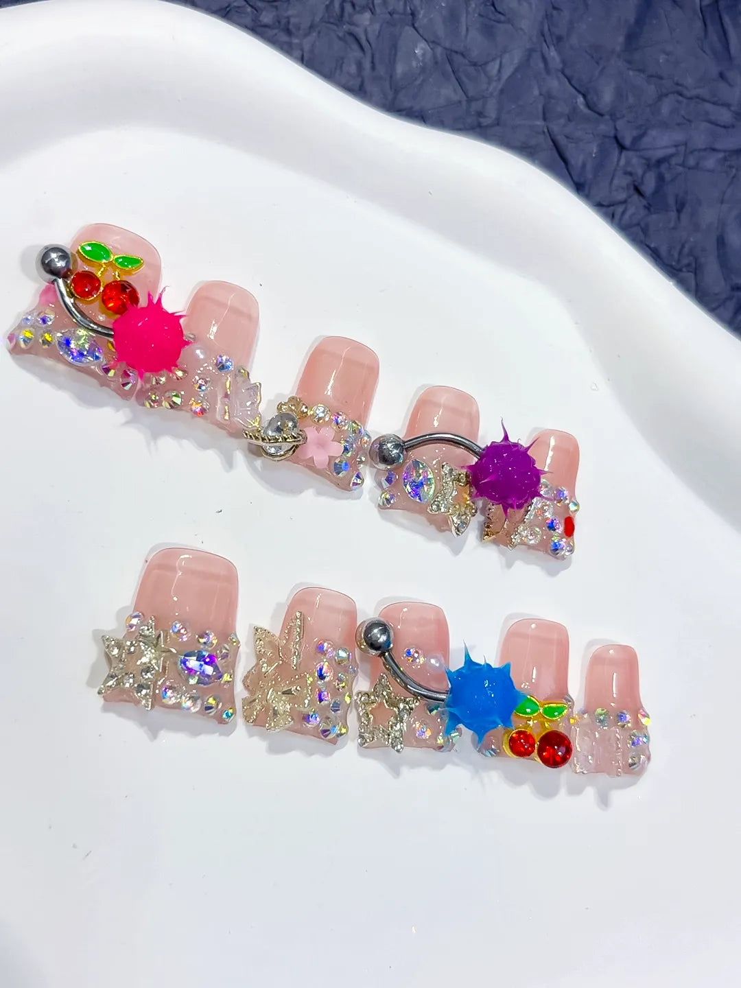 M112 - Short Nude White Duck Abstract Flower Bead