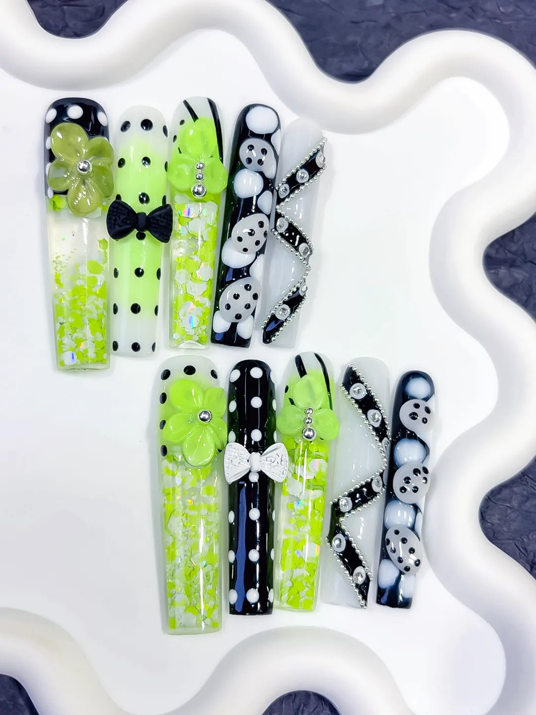 O004 - Long Green Black Square Abstract Flower Bow