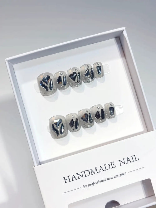 A034 - Short Silver Square Solid color Heart Diamond VibeNailsLab