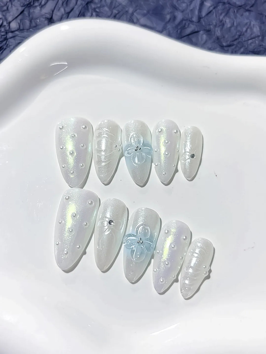 D306 - Medium White Blue Almond Holographic Flower Pearl