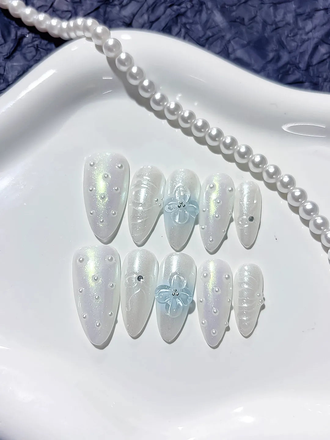 D306 - Medium White Blue Almond Holographic Flower Pearl