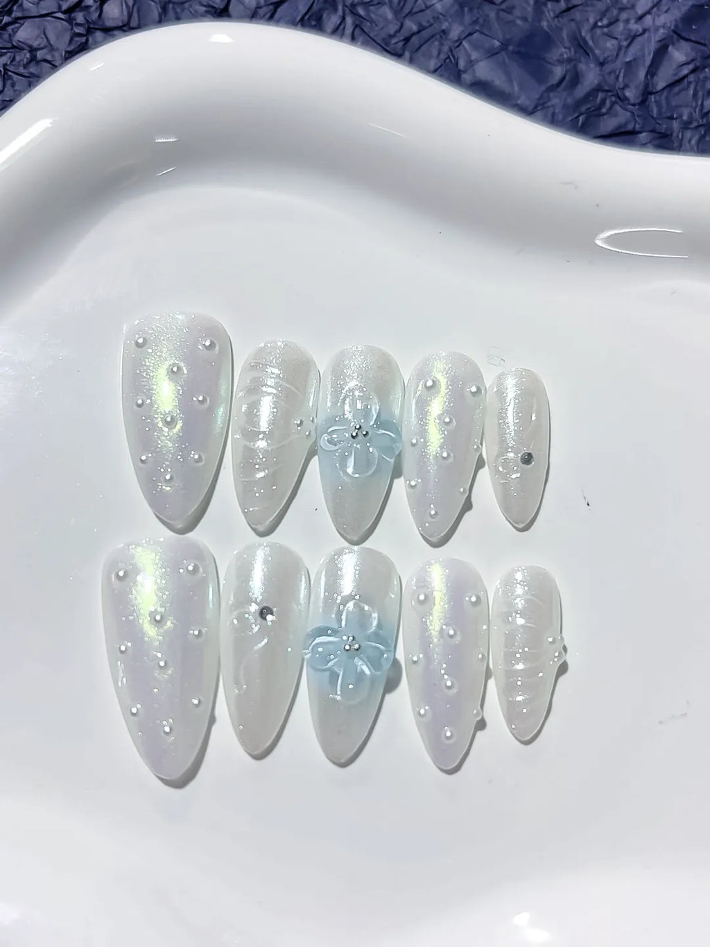 D306 - Medium White Blue Almond Holographic Flower Pearl