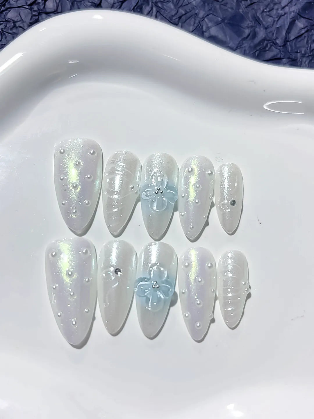 D306 - Medium White Blue Almond Holographic Flower Pearl