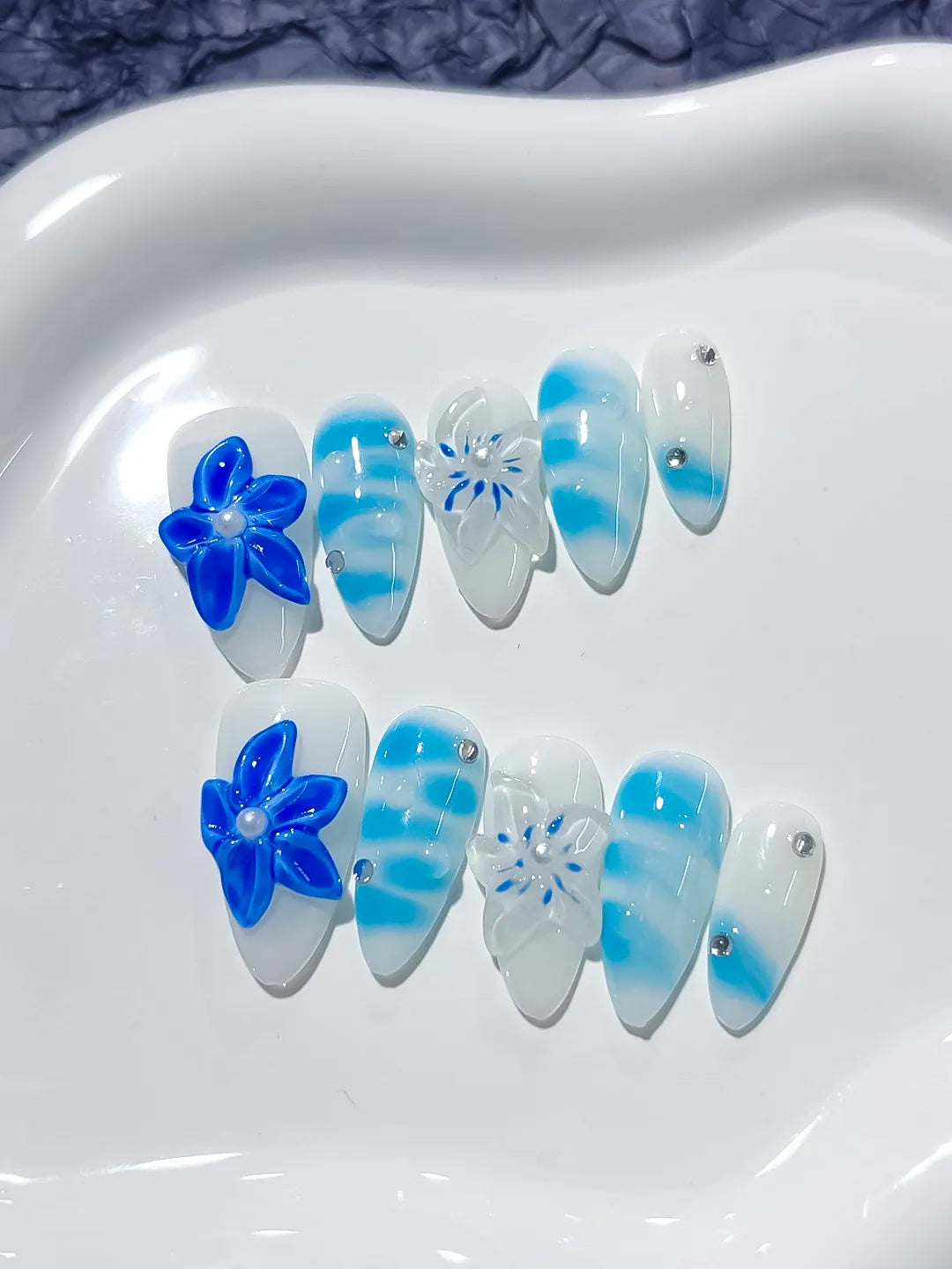 D252 - Medium Blue White Almond Floral Flower Rhinestone